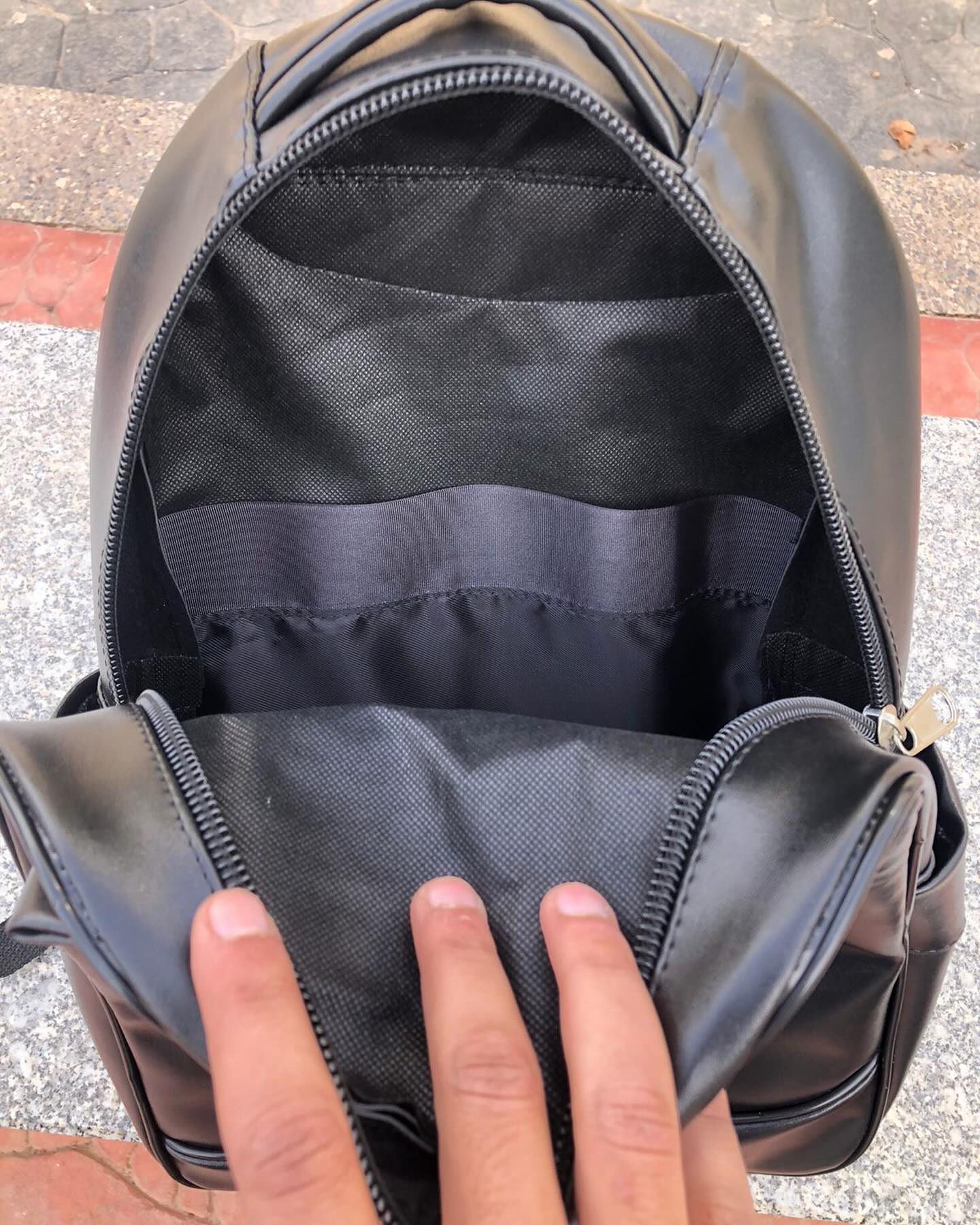 Sac à Dos Noir Élégant – Idéal pour le Quotidien