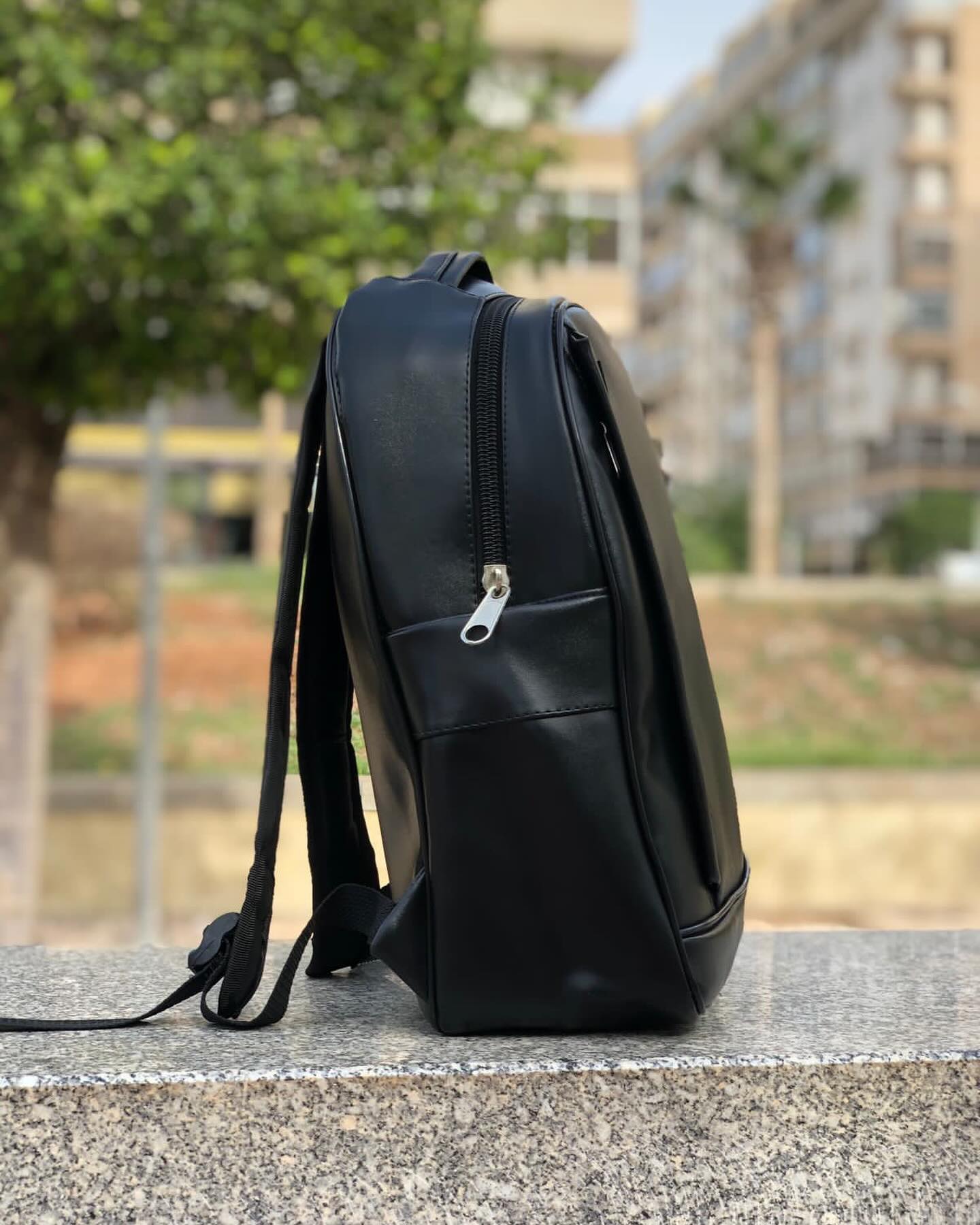 Sac à Dos Noir Élégant – Idéal pour le Quotidien