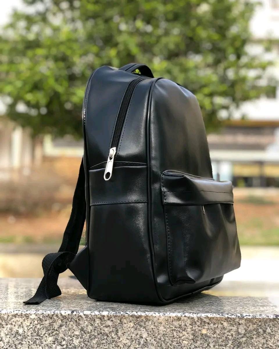 Sac à Dos Noir Élégant – Idéal pour le Quotidien