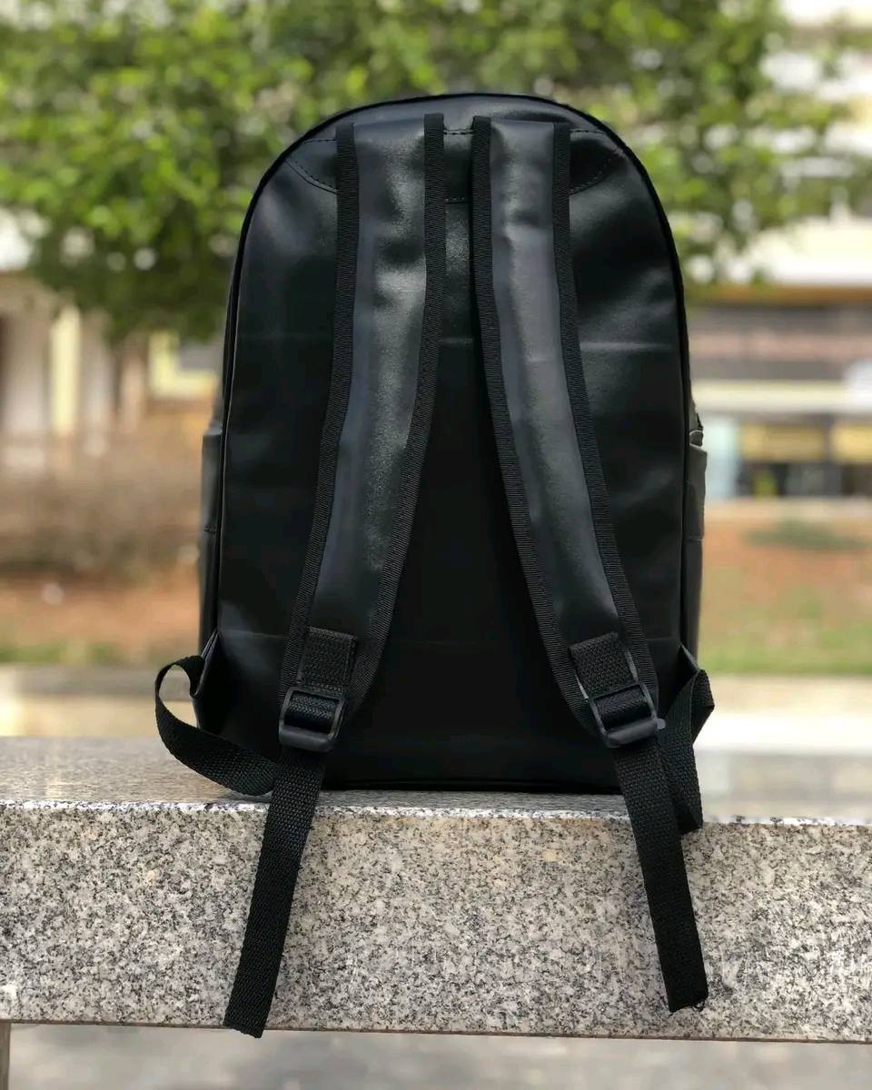 Sac à Dos Noir Élégant – Idéal pour le Quotidien